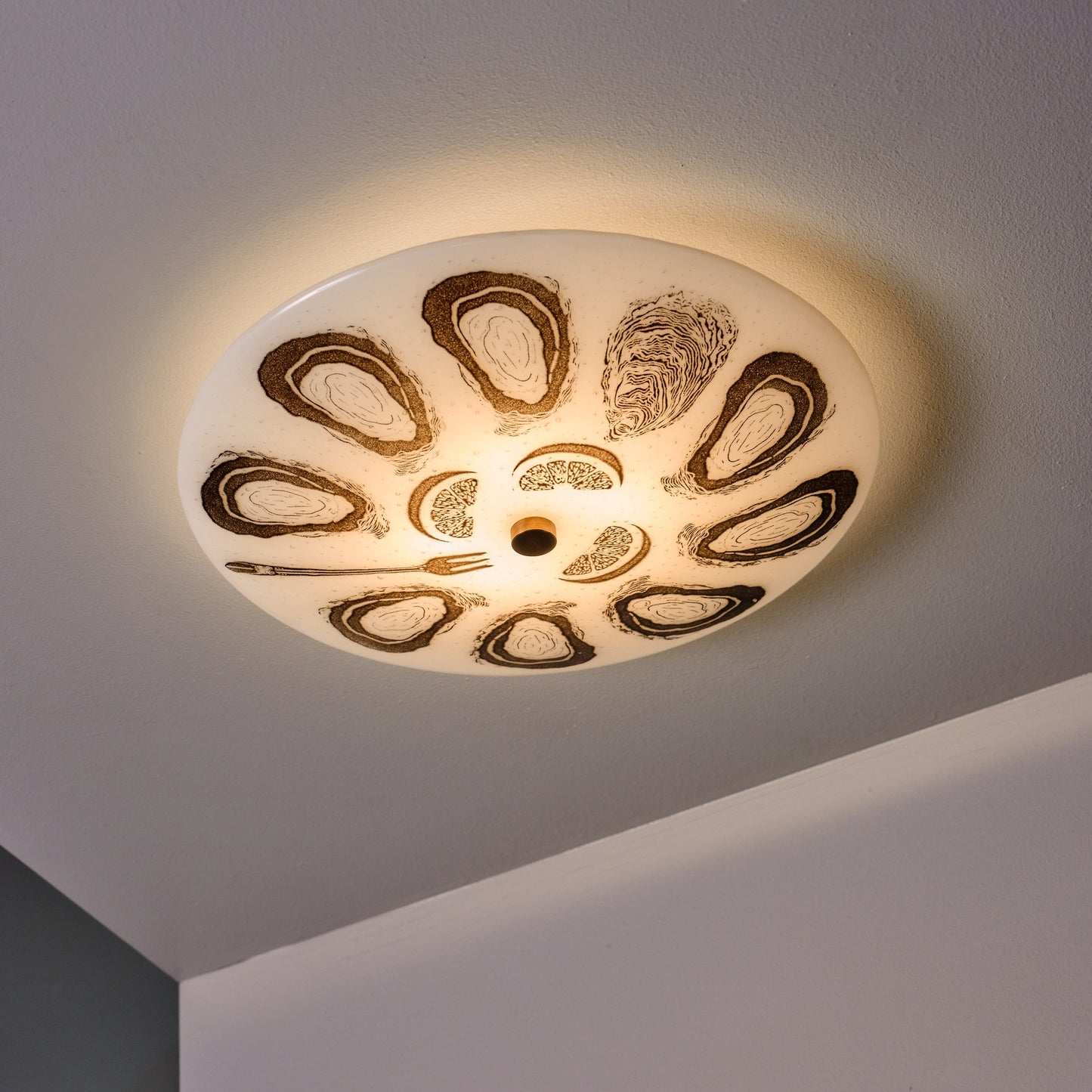 Surface Mount Oyster Light